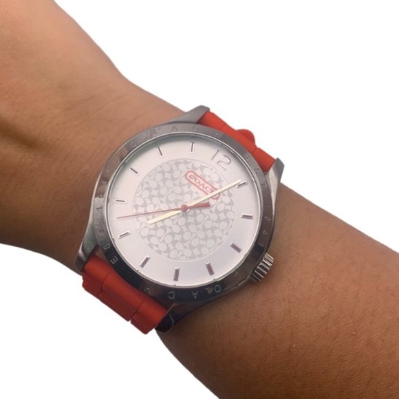 COACH Silver-tone Rubber Band Ladies Wristlet Watch - Picture 3 of 7